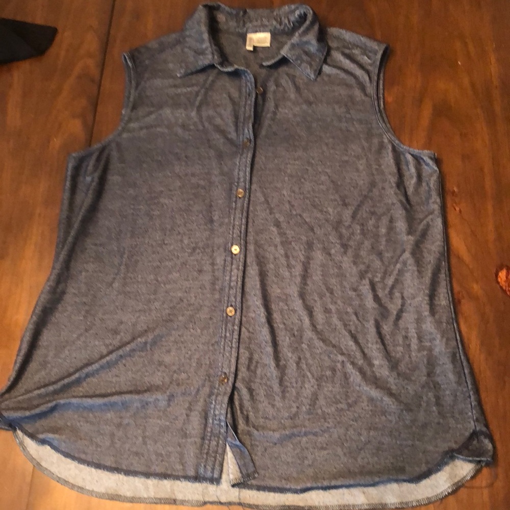 Navy blue collared button up tank top. Size 1X.